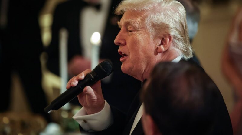 Trump annonce l'envoi d'un navire-hôpital au Groenland pour soigner les malades.