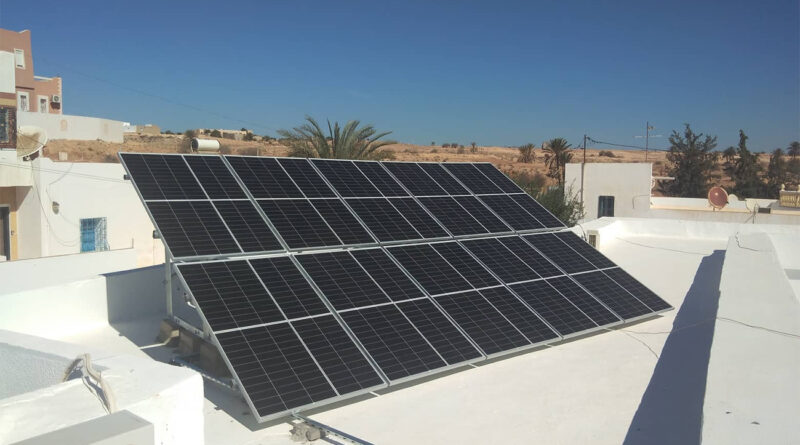 Tunisie : un projet national offre des centrales solaires gratuites aux familles à faible consommation