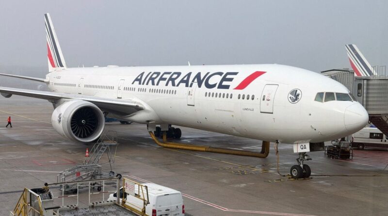 Un Boeing reliant Fort-de-France à Paris fait demi-tour pour problème moteur.