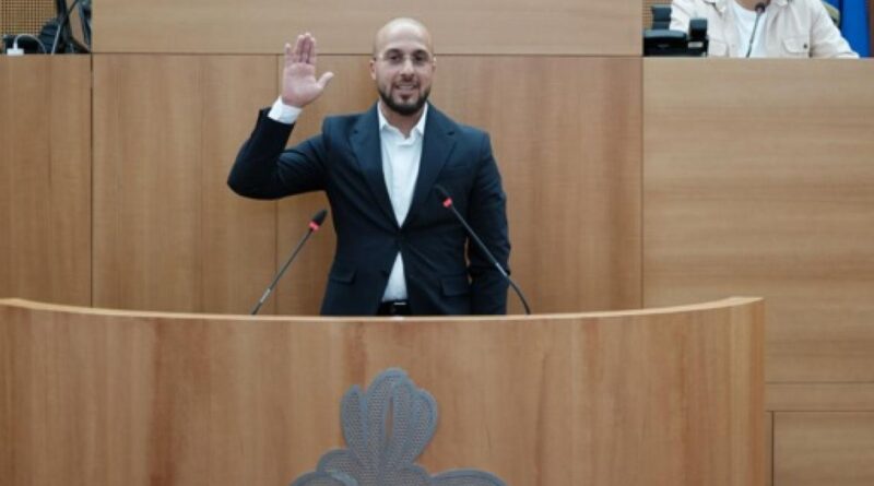 Un député bruxellois de la "Team Fouad Ahidar" sous enquête, déontologie impliquée.