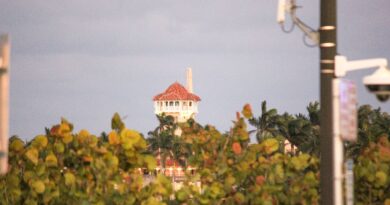 Un homme armé tué par les forces de l'ordre à la résidence de Trump en Floride.