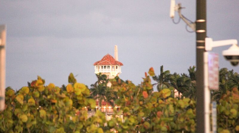 Un homme armé tué par les forces de l'ordre à la résidence de Trump en Floride.