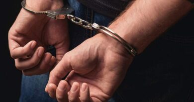 Un homme d'affaires recherché par Interpol en garde à vue.