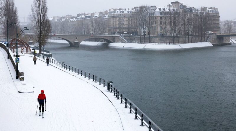 Une tempête de neige "hautement improbable" à Paris et en France ?