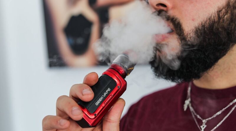 Vapotage : La cigarette électronique a des effets négatifs, même sans nicotine.