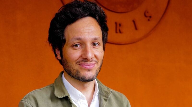 Vianney fête ses 35 ans dans sa cabane en construction, « si bien »