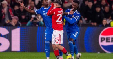 Vinicius dénonce les insultes racistes de Prestianni, match stoppé huit minutes