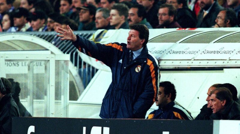 À 77 ans, John Toshack, légende de Liverpool, ne souffre pas de démence.