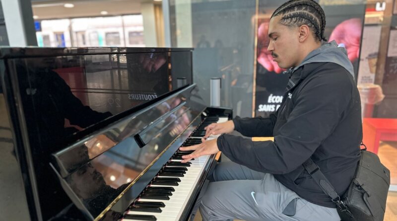«Â Aziz Hammedi, pianiste autodidacte de Grenoble, de la gare au Stade de France »
