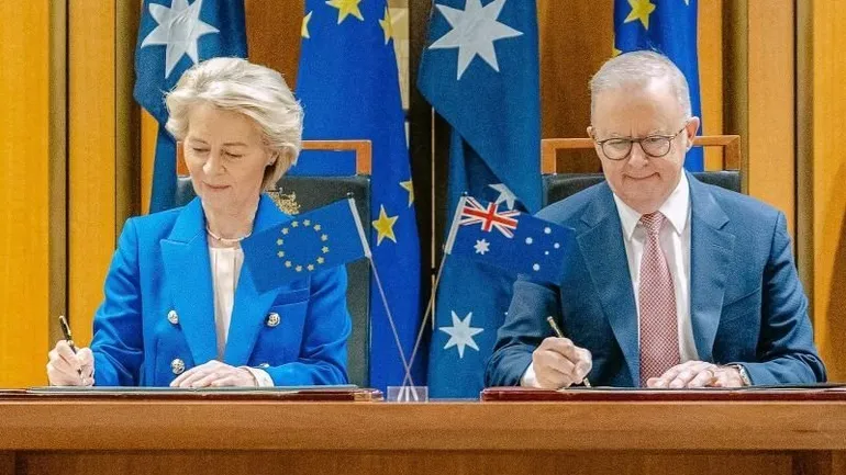 La signature de l’accord commercial entre l’UE et l’Australie par la Présidente de la Commission, Ursula von der Leyen et le Premier ministre Anthony Albanese.