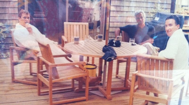 Affaire Epstein : Andrew, Mandelson et un criminel sexuel sur une photo