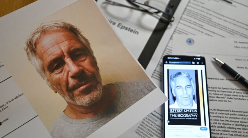 Affaire Epstein : Vente en ligne de vêtements liés au délinquant sexuel dénoncée.