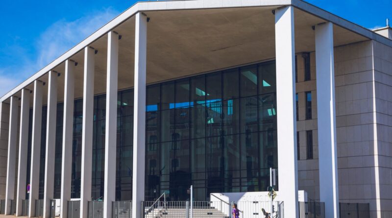 Ain : Cinq suspects arrêtés après le cryptorapt du père d'un influenceur