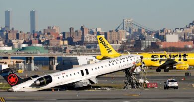 Air Canada : le patron critiqué pour son incapacité à parler français ne part pas à la retraite.