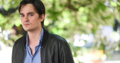 Alain-Fabien Delon accuse son frère d'avoir fait abattre son chien.