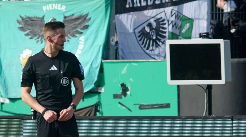 Allemagne : Un supporteur débranche la VAR, penalty accordé quand même