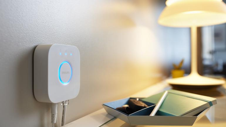 Ambiscape : l’Ambilight des téléviseurs Philips sous Titan OS couvre toute la pièce.