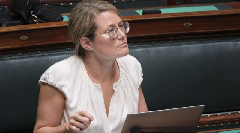 "Anneleen Van Bossuyt : le revenu d'intégration des Ukrainiens lié à leurs efforts"