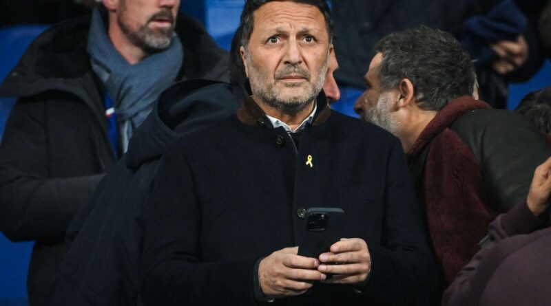 Arthur s’allie à Patrick Drahi pour racheter une chaîne de télé.