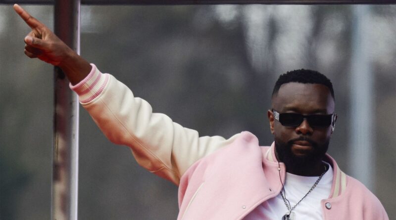 Blanchiment en bande organisée : Gims présenté à un juge pour mise en examen.