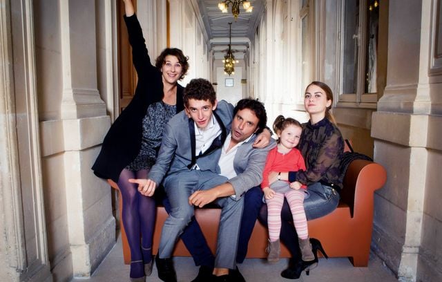 La famille Bouley de « Fais pas ci, fais pas ça » au grand complet : Isabelle Gelinas, Lilian Dugois, Bruno Salomone, Myrtille Gogat et Alexandra Gentil, en octobre 2013.