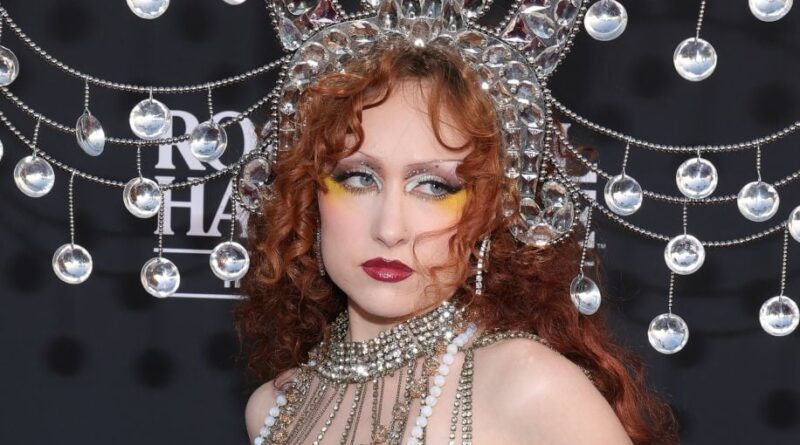 Chappell Roan répond aux accusations d'un footballeur concernant un agent de sécurité agressif.