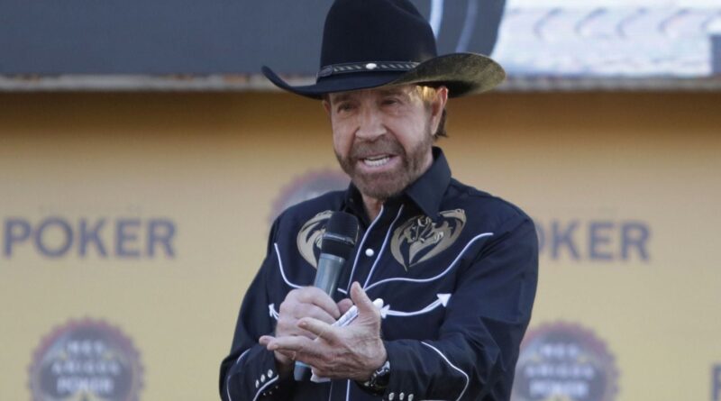 Chuck Norris, star de « Walker, Texas Ranger », n'est pas mort.