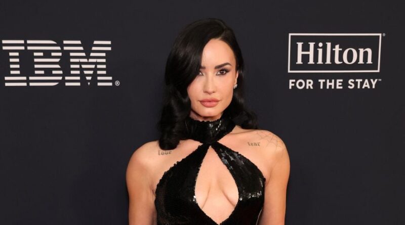 Demi Lovato regrette ses relations avec des hommes adultes durant son adolescence.