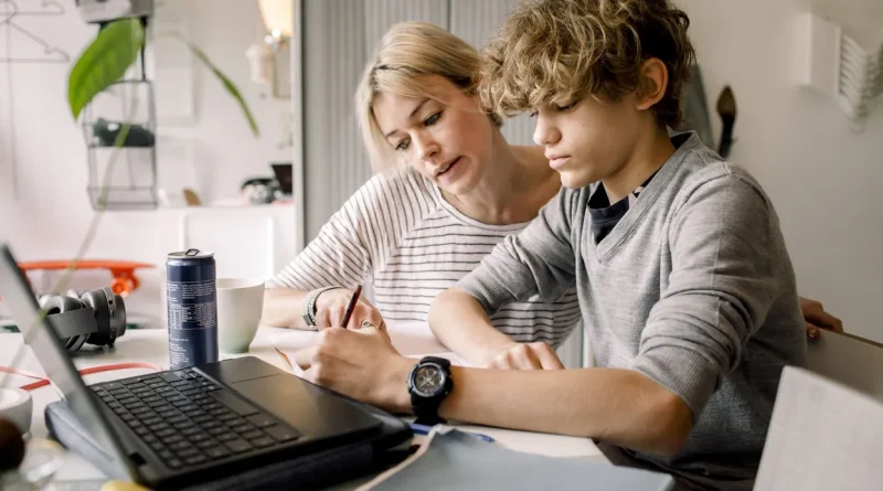 Devoirs à la maison : que dit vraiment la loi ?