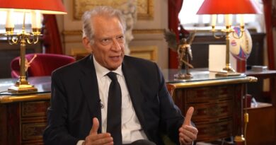 Dominique de Villepin dénonce la guerre au Moyen-Orient : "Nous n'avons pas à suivre l'administration américaine"