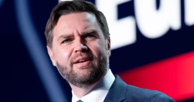 Donald Trump adapte son gouvernement à ses préférences à la Maison-Blanche.