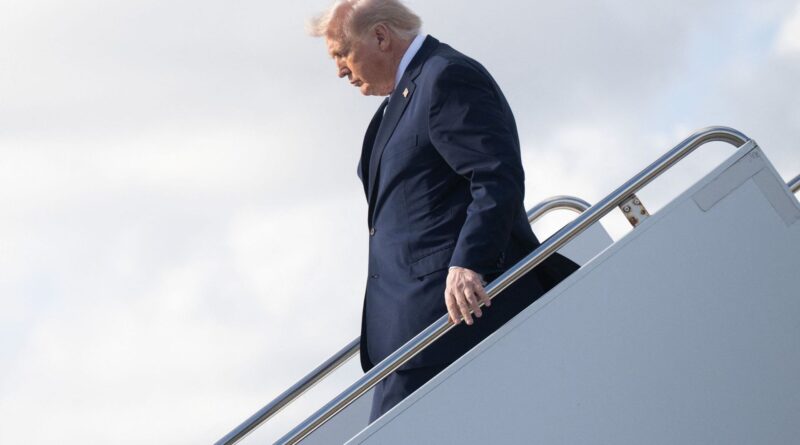 Donald Trump menace d'envoyer la police de l'immigration aux aéroports.