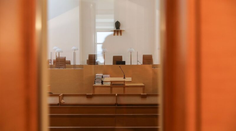 Doubs : Un bûcheron accusé de chantages à la sextape sur 40 adolescents.