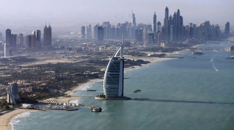 Dubaï annonce un retour au calme malgré les frappes.