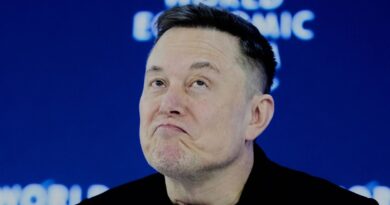 Elon Musk traite les procureurs français d'« attardés mentaux » après action contre X.