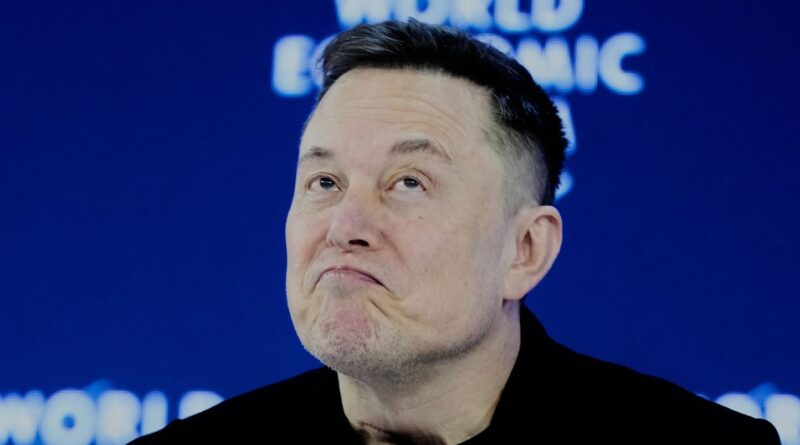 Elon Musk traite les procureurs français d'« attardés mentaux » après action contre X.