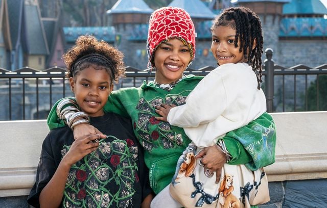 EN IMAGES. Disneyland Paris : Isabelle Huppert et Léna Situations à l'inauguration du nouveau parc