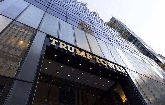 En images : Donald Trump veut son nom sur billets et lieux publics.