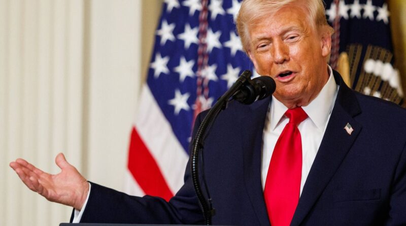 Etats-Unis : Trump fait cadeau de chaussures identiques à ses ministres