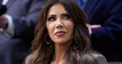 Etats-Unis : Trump ne garde pas sa ministre de la Sécurité intérieure Kristi Noem.