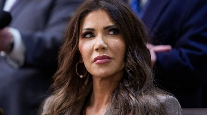 Etats-Unis : Trump ne garde pas sa ministre de la Sécurité intérieure Kristi Noem.