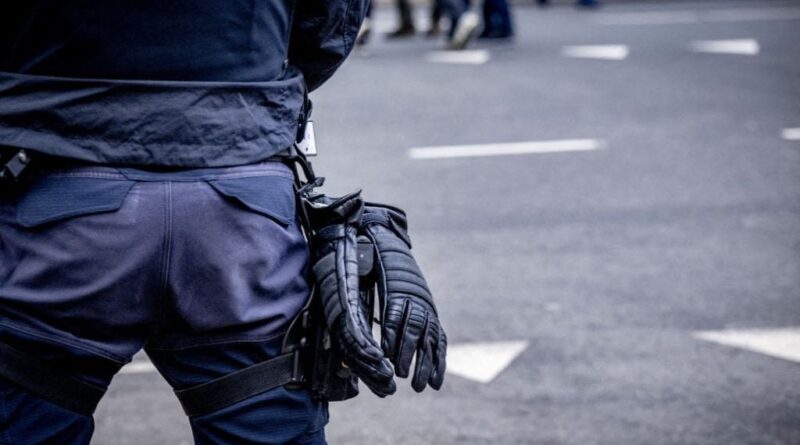 Explosion devant une synagogue à Liège, fenêtres endommagées.