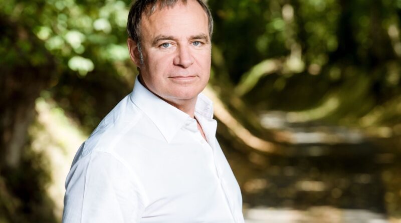 Fabien Lecœuvre, chroniqueur de Cyril Hanouna, ne s'est pas soumis à Stéphane Tapie.