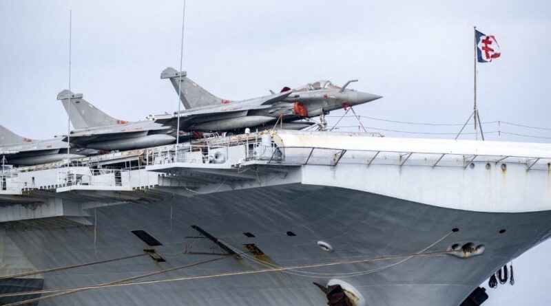 Foch, Clemenceau, Charles-de-Gaulle : les porte-avions français à travers l'histoire.