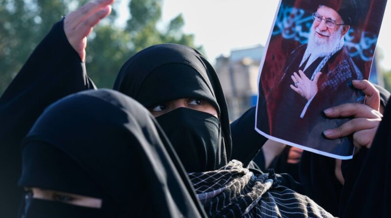 Frappes en Iran : Scénarios après Khamenei avec Trump et le fils du chah