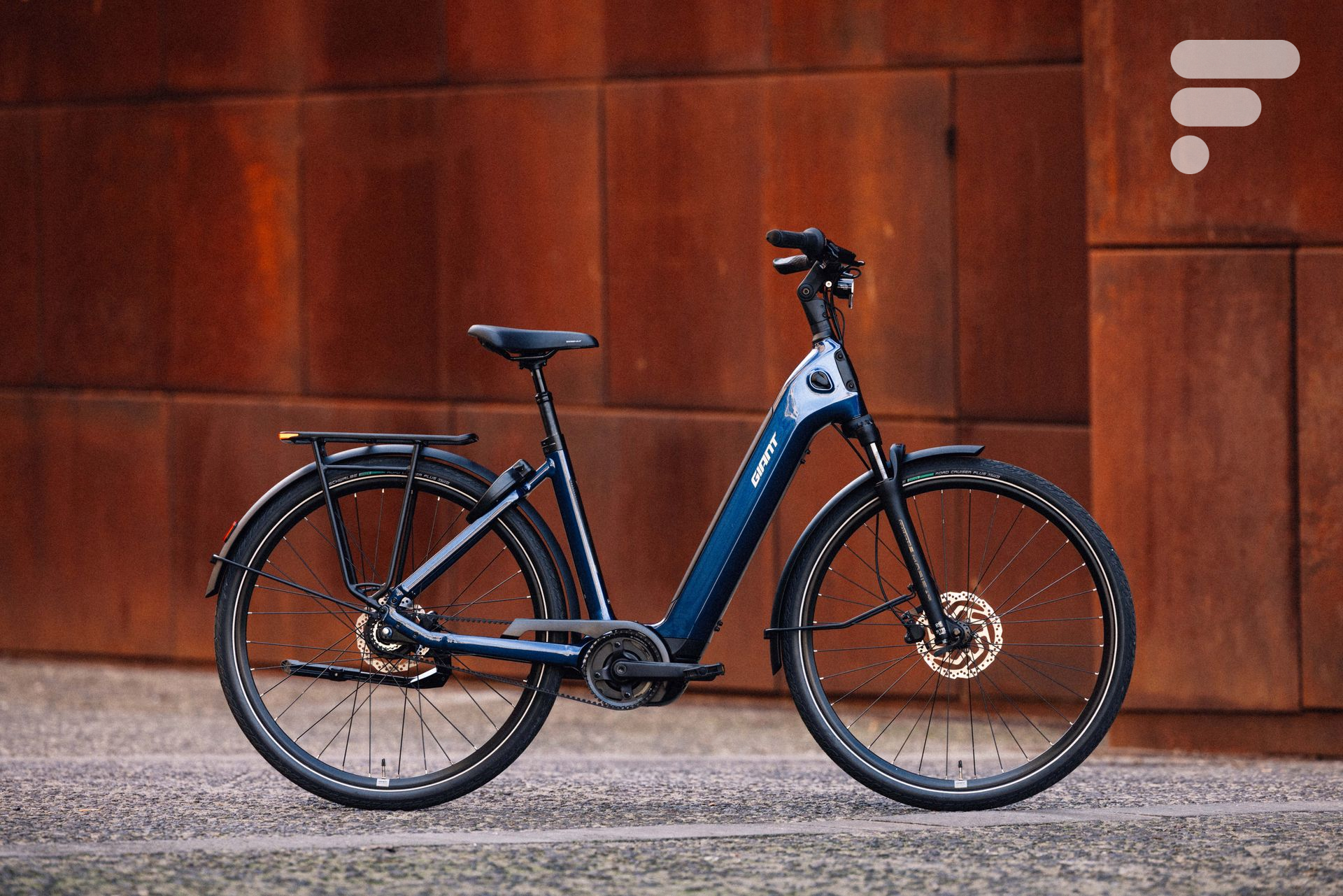 Vélo électrique Giant NewTour E+ 2027 vélo électrique ville