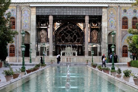 Une vue générale du palais Golestan de Téhéran (le palais du jardin des roses) alors que la nation célèbre son inscription sur la liste du patrimoine mondial de l'UNESCO le 7 juillet 2013. Le palais, construit au XVIe siècle, est un chef-d'œuvre de l'art de la période qajar.