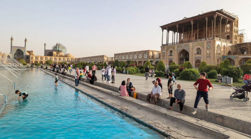 Guerre au Moyen-Orient : Trump menace Kharg, l'Iran ne riposte pas.