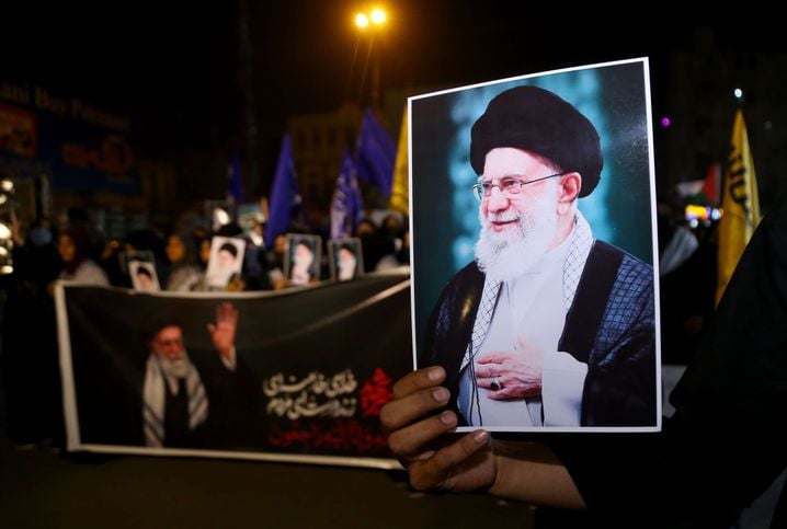 Des manifestations en hommage à l'ayatollah Ali Khamenei ont eu lieu dans différents pays, comme ici au Pakistan.