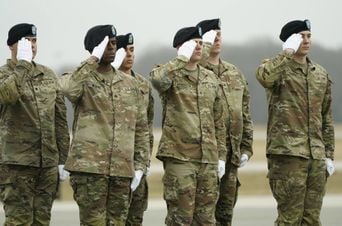 Guerre en Iran : Prudence requise face aux vidéos de soldats américains en pleurs.